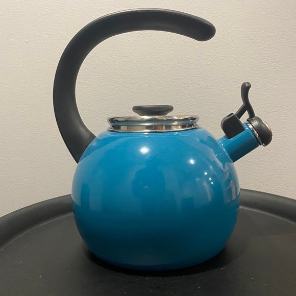 Circulon Whistling Kettle (2q/1.9L) - Picture 2 of 7